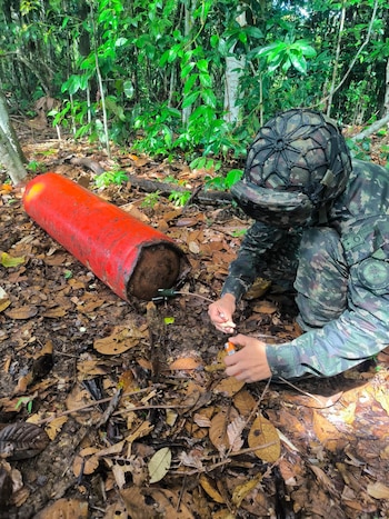 El Ejército Nacional destruyó un contenedor cilíndrico de fabricación artesanal durante el operativo en Las Juntas - crédito Ejército Nacional