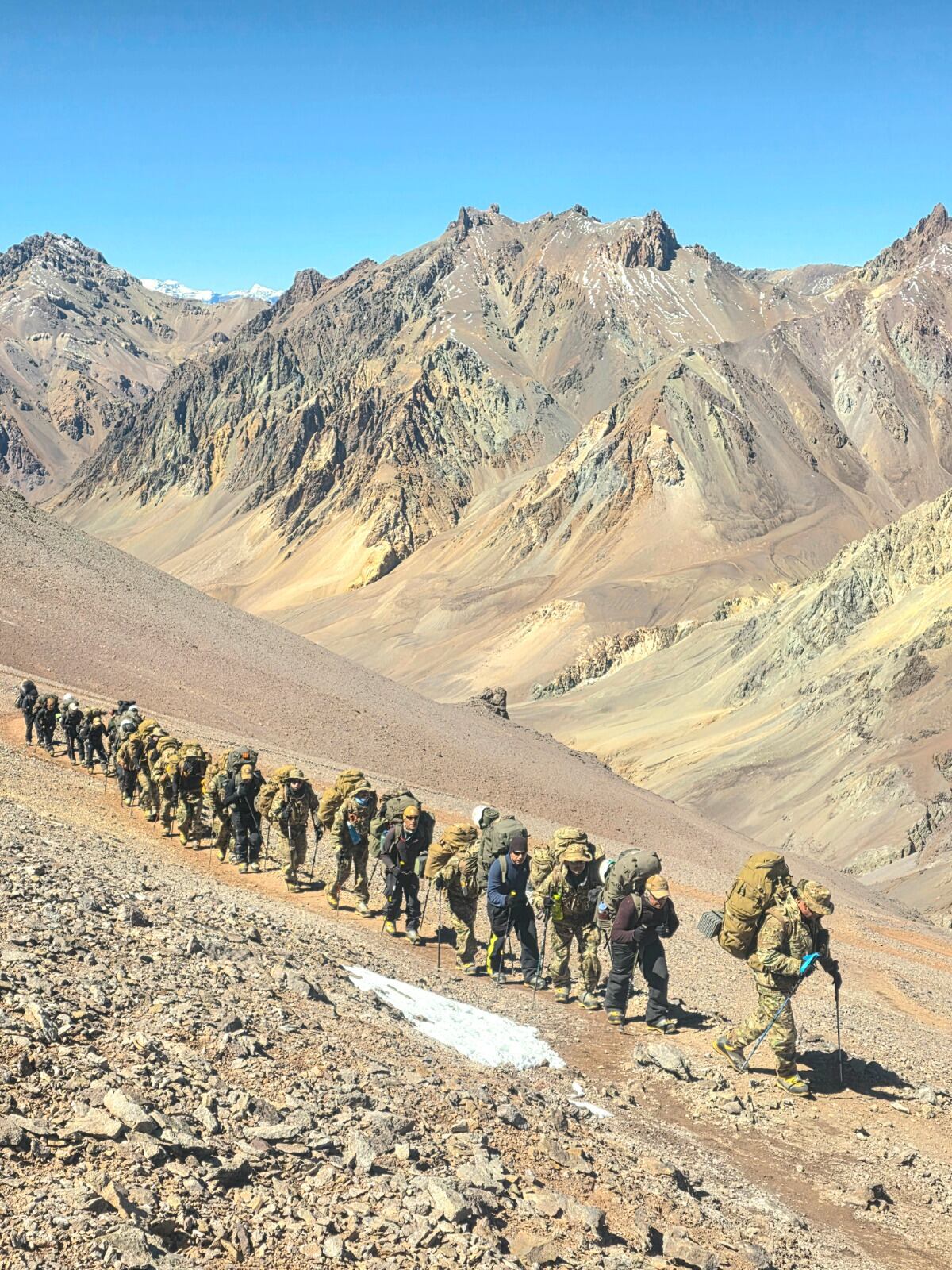 La expedición andinística argentino-chilena fortalece los lazos de camaradería entre ambos ejércitos