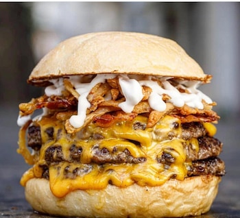 Triple carne, cheddar, panceta, alioli