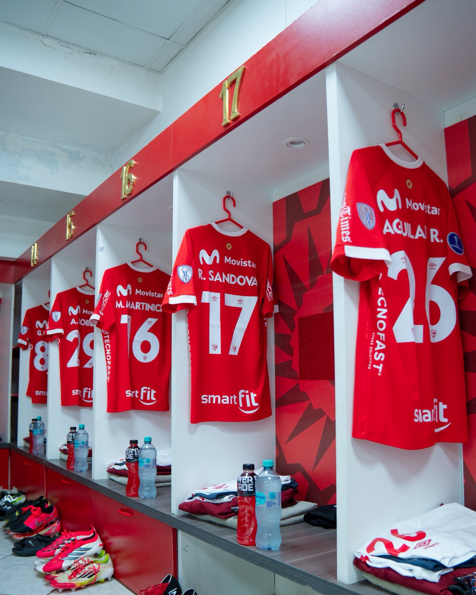 Vestiário pronto para Cienciano x Puerto Cabello pela Copa Sul-Americana 2026. Crédito: clube de imprensa