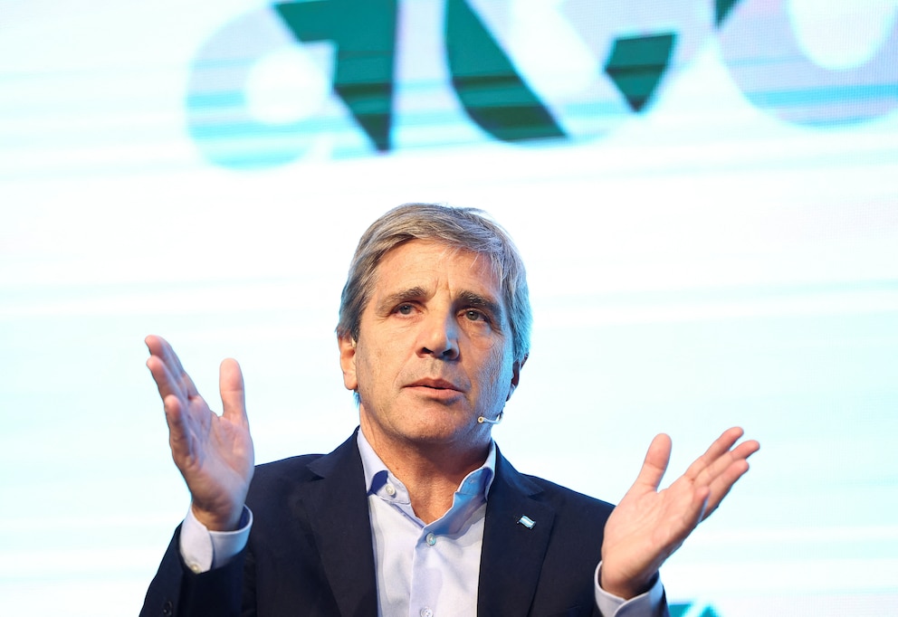 El Gobierno redobla su apuesta: control monetario y tasas positivas para frenar la escalada del dólar