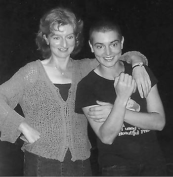 Sinead O'Connor con su hermana,