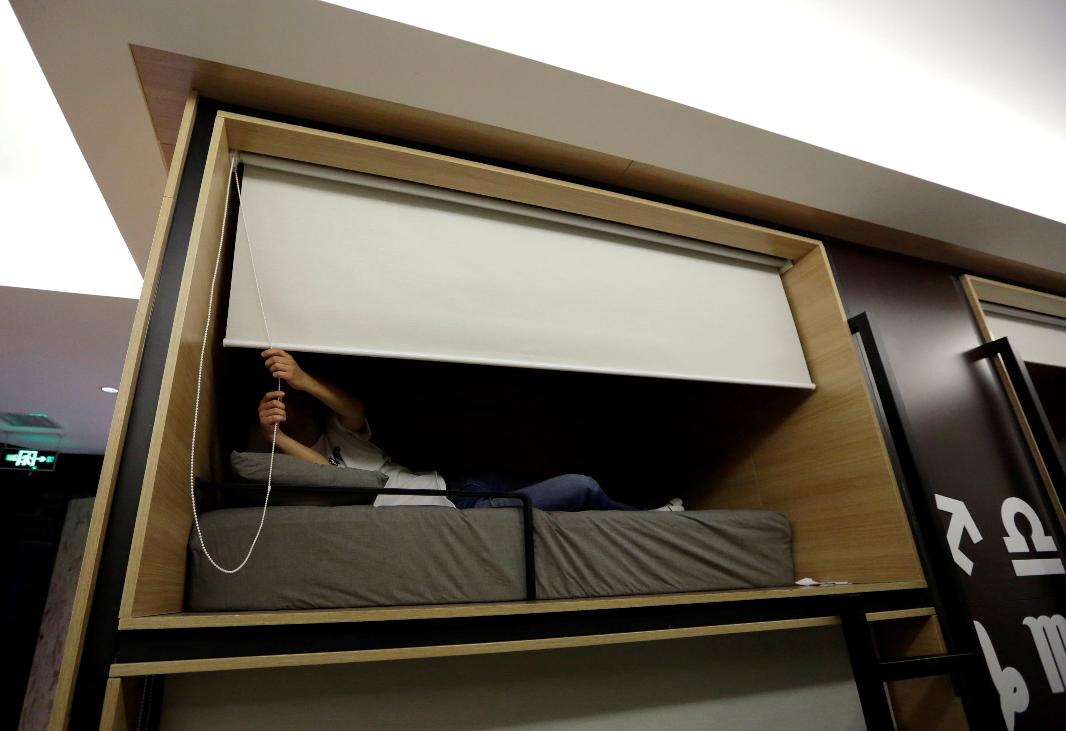 En Xiaohongshu, una plataforma similar a Instagram, las búsquedas de “compartir cama” arrojaron más de 37.000 publicaciones, entre ellas anuncios de personas interesadas en encontrar compañeros de piso dispuestos a compartir una habitación y, en algunos casos, la misma cama (REUTERS)