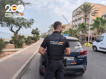 18/10/2026 Un agente de la Policía Nacional en Playa de Palma.
POLITICA ESPAÑA EUROPA ISLAS BALEARES SOCIEDAD
POLICÍA NACIONAL
