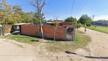 La casa baleada por el