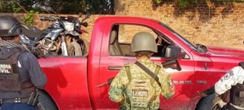 También fueron asegurados varios vehículos