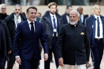 Macron junto al primer ministro