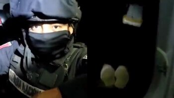 A través de una grabación