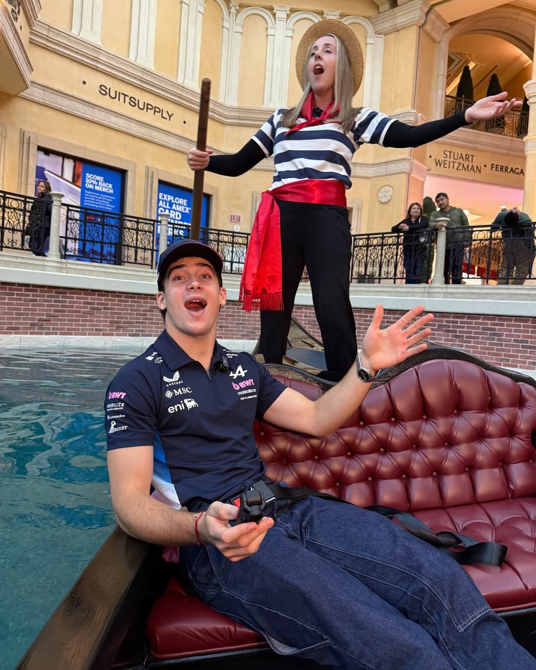 Franco Colapinto en su paseo en góndola (@AlpineF1Team)