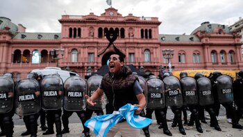 Incidentes frente a la Casa