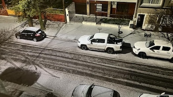 Así fue la inusual caída de graupel que tiñó de blanco a Bahía Blanca en pleno septiembre
