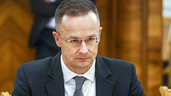 Hungría suspende el suministro de