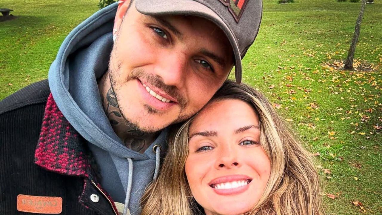 La pareja partirá este lunes por la noche luego de atrasar su vuelo (Instagram)