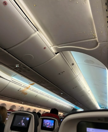 Líquidos goteado del techo en