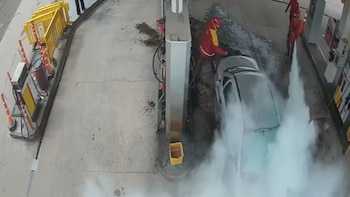 Pánico en Merlo: un joven de 20 años roció con nafta un auto e intentó prender fuego una estación de servicio