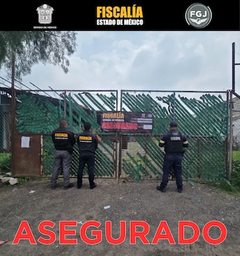 Una vez concluida la técnica de investigación de cateo, el agente del Ministerio Público a cargo ordenó el aseguramiento del inmueble. Crédito: FGJEM