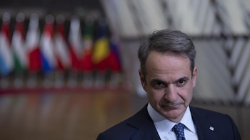 Mitsotakis pide una condena "absoluta" de los ataques "terroristas" bajo el "halo de la lucha social"