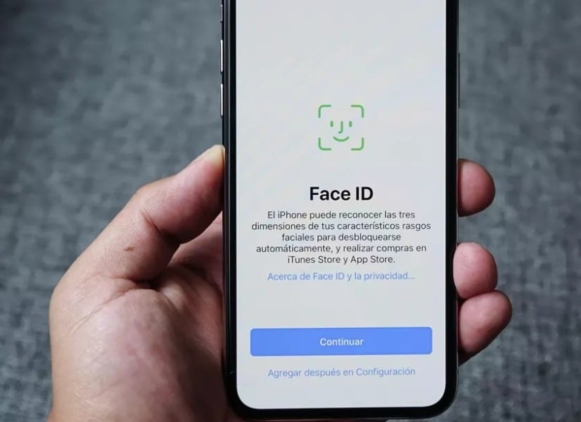 Tener la cámara limpia es importante para que el Face ID funcione correctamente. (foto: Servicio de ayuda de WhatsApp)