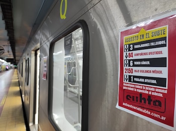 Carteles y consignas del conflicto en el subte por el asbesto