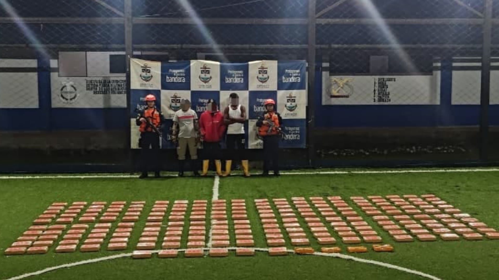 La Armada de Colombia incautó 212,8 kilogramos de clorhidrato de cocaína en el Pacífico norte con apoyo de Jiatfs del Comando Sur de Estados Unidos - crédito prensa Armada de Colombia
