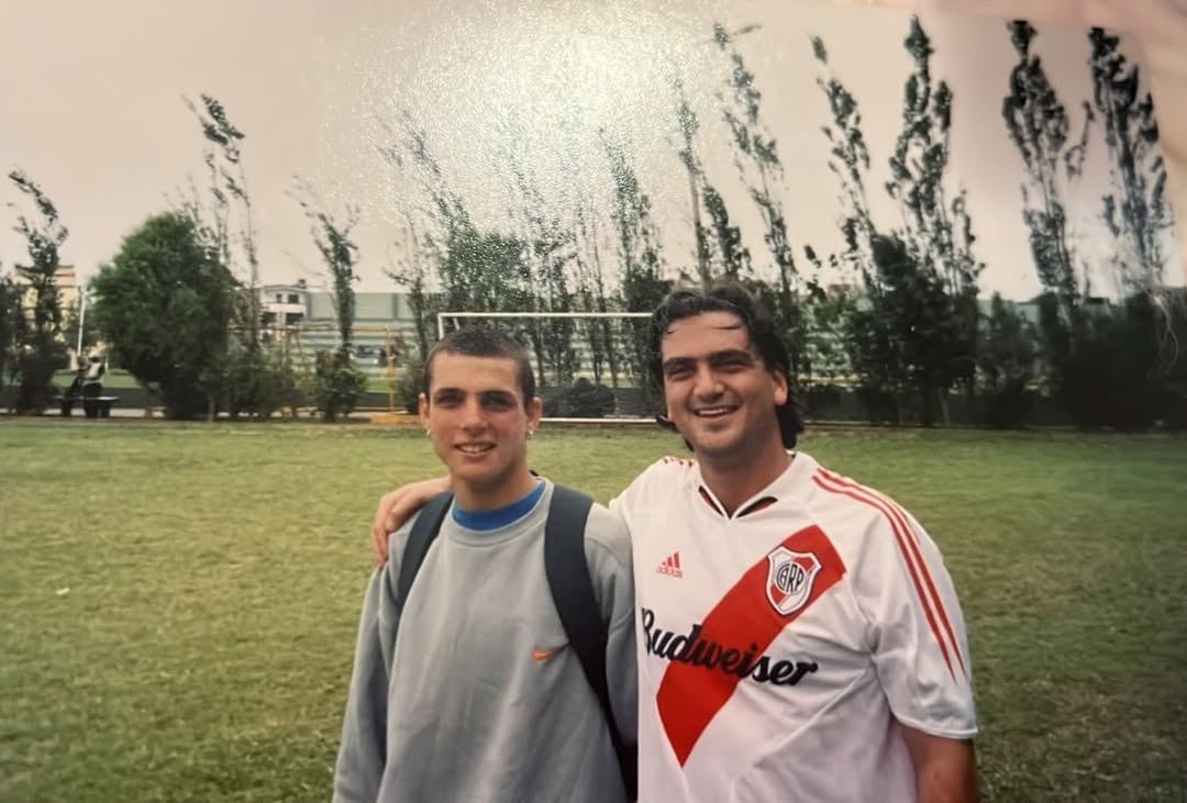 Nicola Porcella anunció en Instagram la muerte de su primo Gonzalo y compartió fotos de infancia y adolescencia juntos. IG