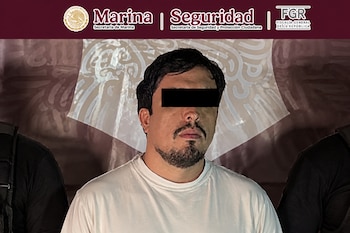 Héctor Manuel Gil García, alias “El Kado”, permanecerá en prisión preventiva en el penal de Mérida mientras continúa el proceso penal en su contra. (X @OHarfuch)