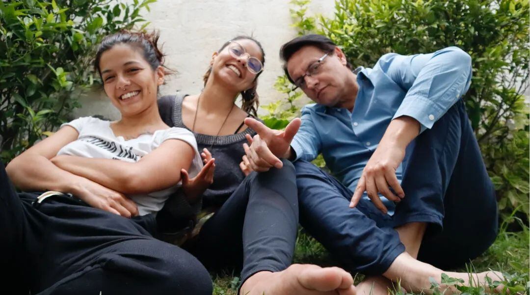 Amanda y Tamia junto a su padre Fernando Villavicencio. (Cortesía Amanda Villavicencio)