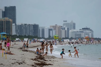 La ocupación hotelera en Miami Beach alcanzó picos del 90% durante el Spring Break, reflejando récords históricos en turismo (AP)