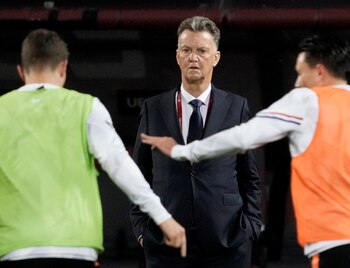 FILE PHOTO: Soccer Football - World Cup - UEFA Qualifiers - Group G - Latvia v Netherlands - Daugava Stadium, Riga, Latvia - October 8, 2021 Netherlands coach Louis van Gaal before the match REUTERS/Ints Kalnins/File Photo