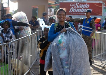 El estudio destaca que el 64 % de los hogares, la jefatura recae en una mujer, en especial en el grupo etario de 30 a 39 años. (República Dominicana). EFE/Orlando Barría
