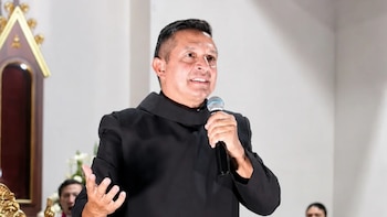 ‘El padre Chucho’ afirmó que pasó de la ilusión a la desilusión con Gustavo Petro: “Cesó la horrible noche”