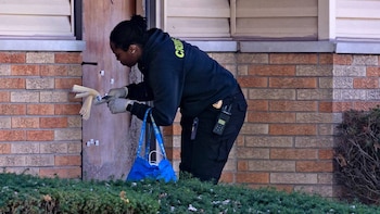 Atacaron a tiros la casa del concejal Ron Gibson y le dejaron una nota de amenaza