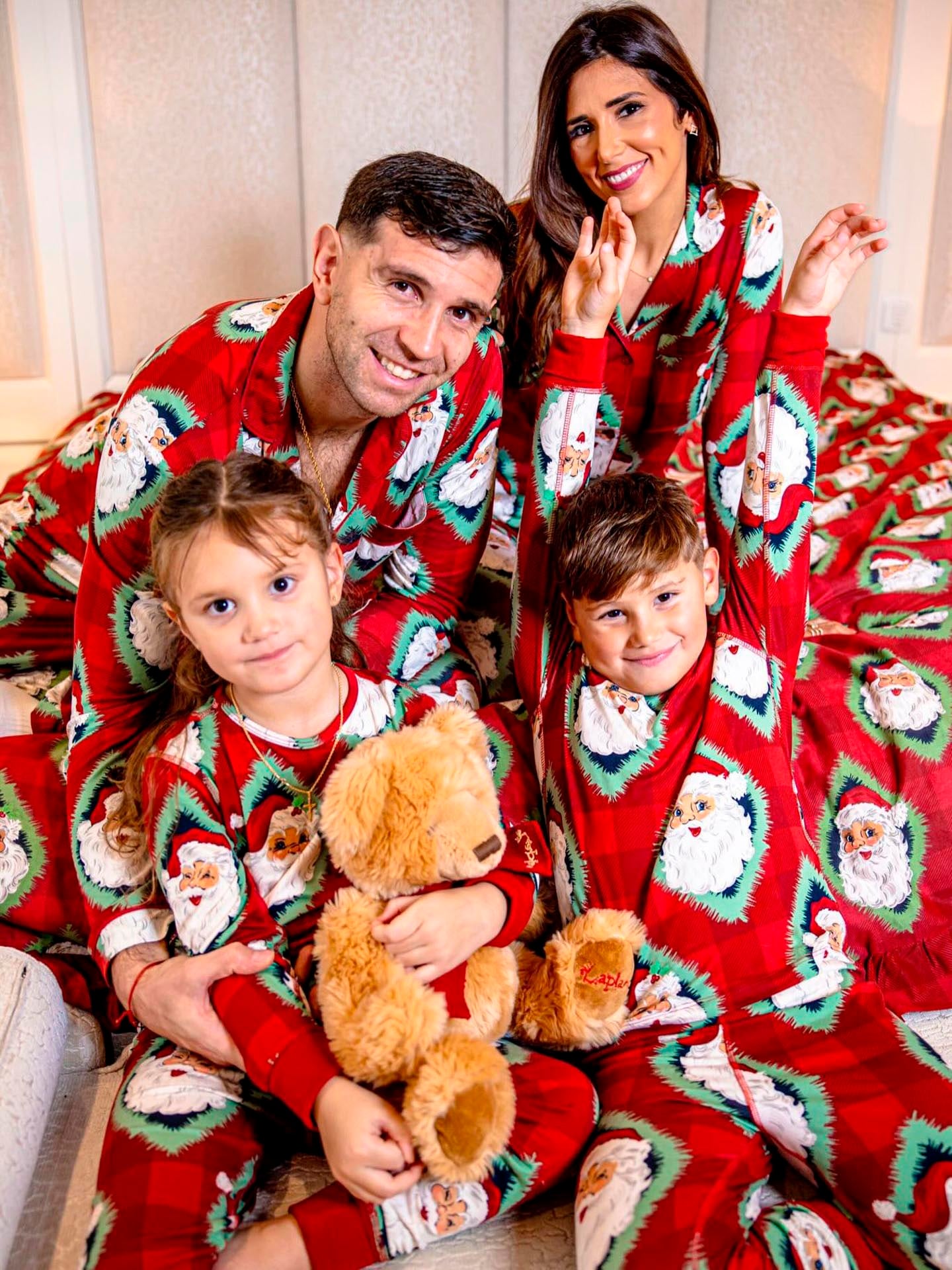 La clásica postal familiar de Dibu Martínez