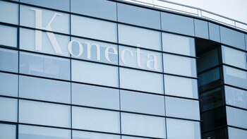 Konecta se echa para atrás