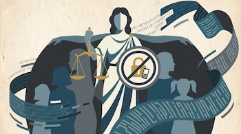 Ilustración de dama de la justicia con balanza y escudo con candado y móvil tachado. Protege siluetas de mujeres y niñas. Hay código binario y texto legal.