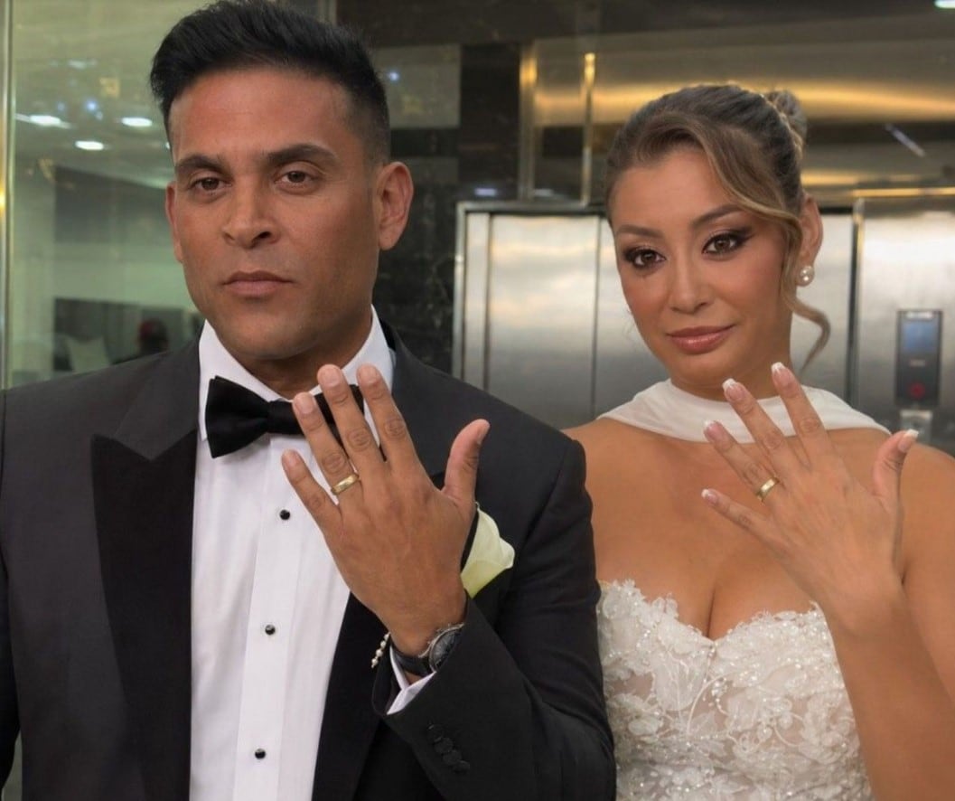 Melanie Martínez y la chica del ‘auto rana’ aparecen de negro en pleno programa sobre la boda de Christian Domínguez. Captura: Magaly TV La Firme.