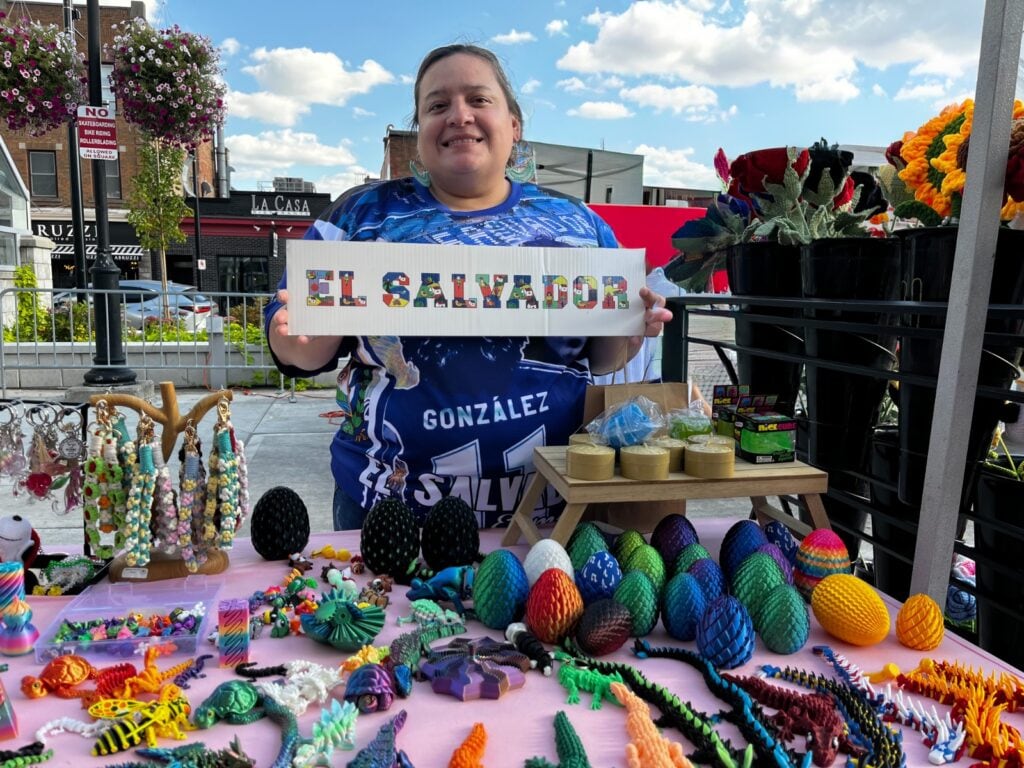 La jornada “The Spirit of El Salvador in London” reunió a público canadiense y de otras nacionalidades con arte y espectáculos en vivo, además de una oferta gastronómica centrada en las pupusas (Foto cortesía Ministerio de Relaciones Exteriores)