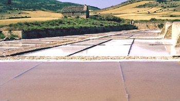 La ruta por el paisaje de sal de Guadalajara: unas vistas que aspiran a ser Patrimonio de la Humanidad con una herencia oculta