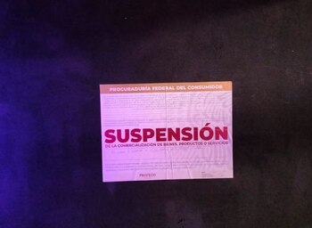 En el mismo lugar, hace