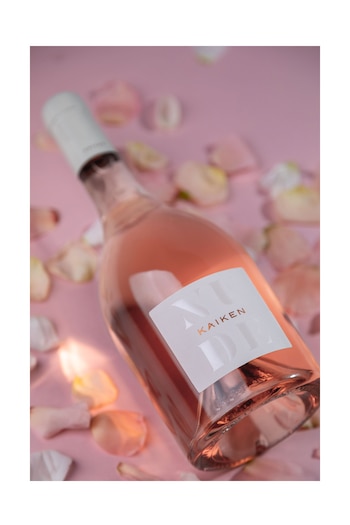 De aspecto rosa suave y