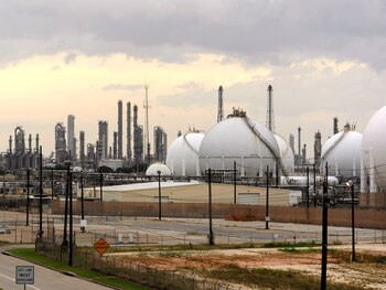 Vista de la refinería de