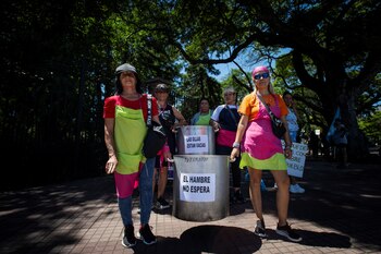 Manifestantes sostienen los reclamos de