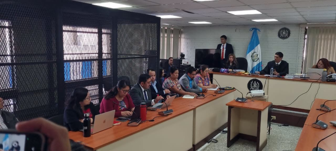 El juez Mynor Moto dictó el sobreseimiento de Luis Pacheco, Héctor Chaclán, Basilio Puac y Esteban Toc por las protestas de 2023 en Guatemala. (Diario de Centroamerica)