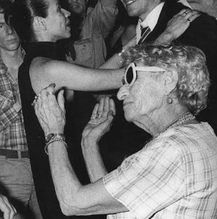 Dustin Hoffman y Bill Murray esperaban turno para bailar con Sally Lippman
