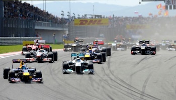 Largada del Gran Premio de Turquía de la F1 en 2011, cuando aún se usaban motores V8
(Action Images / Crispin Thruston Livepic)