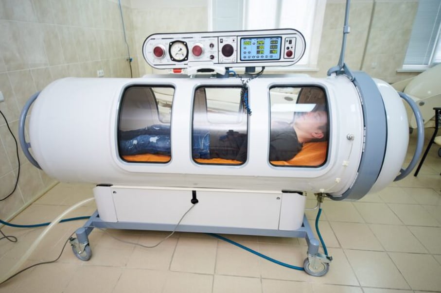 Centros de entrenamiento en Australia usan cámaras hiperbáricas y simuladores de calor y frío para que los deportistas controlen variables ambientales y minimicen lesiones
(Crédito: Freepik)