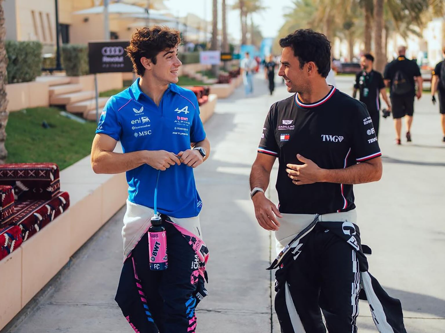 Colapinto y Checo Pérez explicaron en varias ocasiones que los latinoamericanos tienen más problemas para llegar a la cima del automovilismo (@alpinef1team)