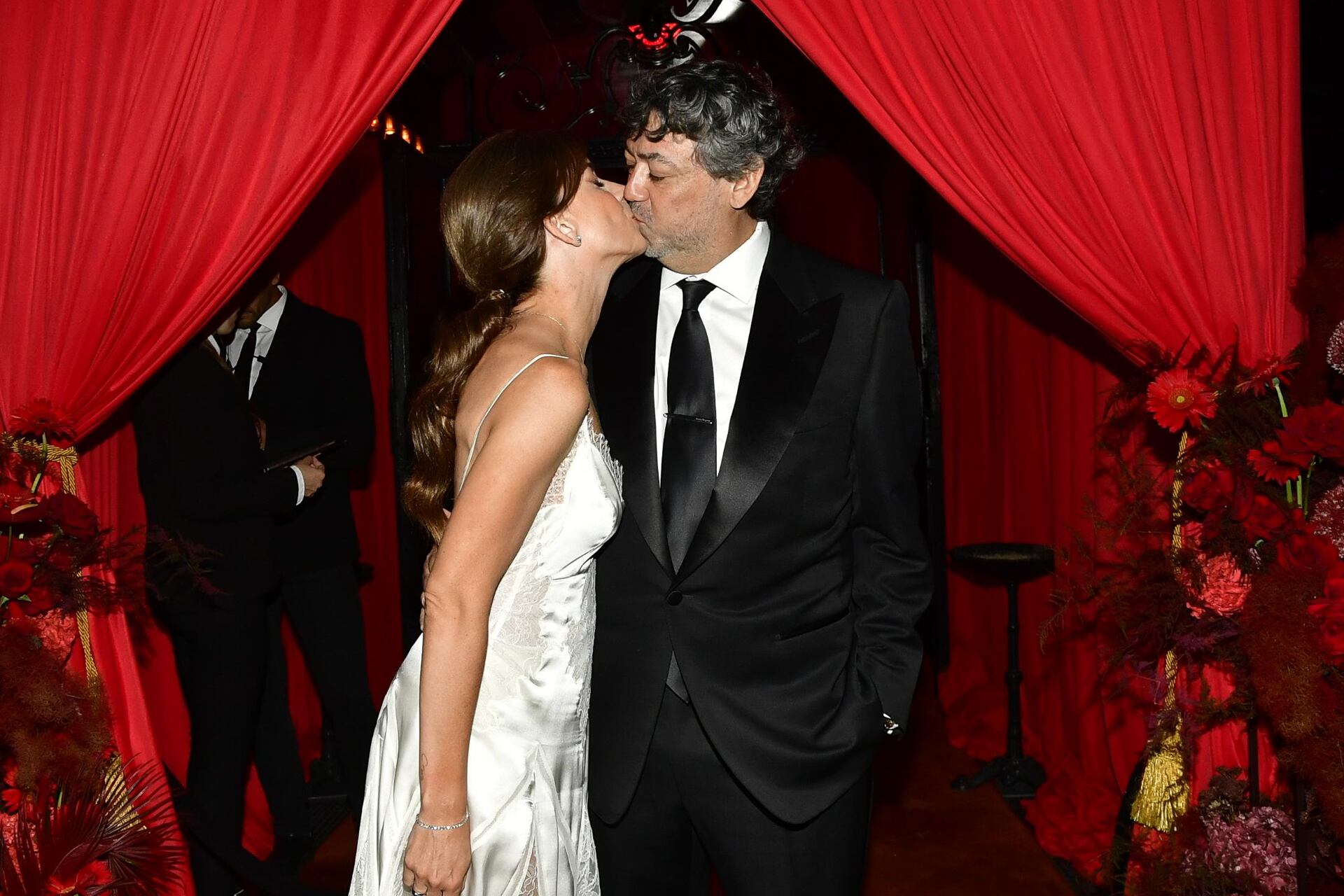 La pareja tuvo una ceremonia civil, seguida por un almuerzo para sus más íntimos y a la noche fue tiempo de la gran celebración