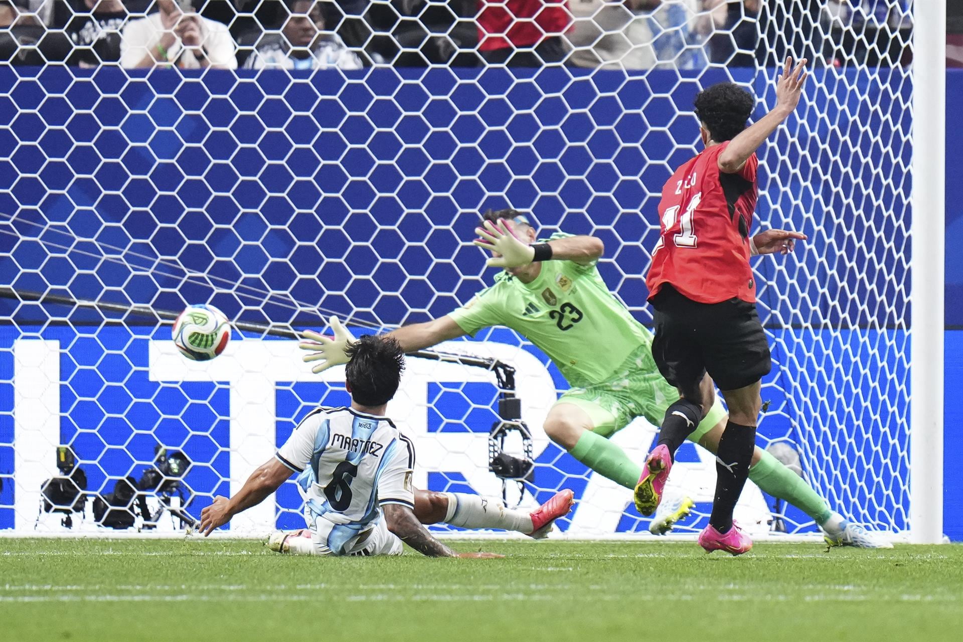 La FIFA sanciona a Mostafa Zico y Hossam Hassan por sus declaraciones tras caer ante Argentina en el Mundial
