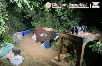 La Secretaría de Marina localizó y desactivó más de 300 artefactos explosivos improvisados y aproximadamente 300 kilogramos de material explosivo en el poblado Agua Verde, municipio de El Rosario, Sinaloa. Crédito: Especial